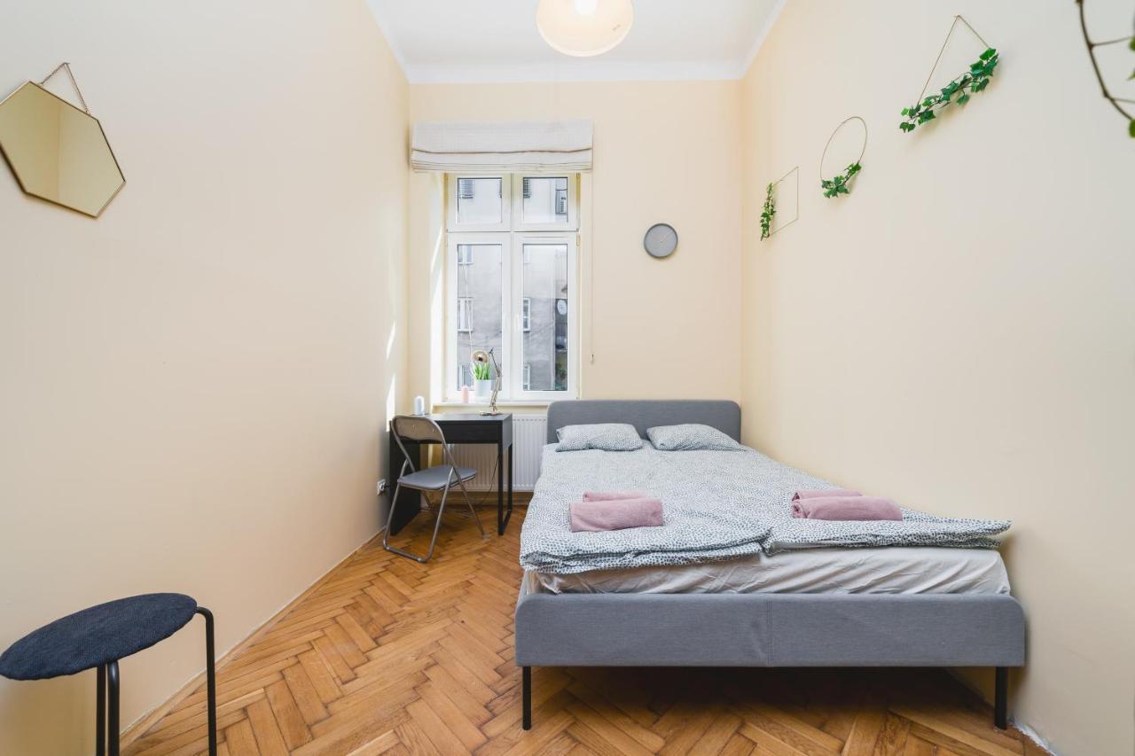 Homely 4 Bedroom Apartment - Old Town - By Upstairs Krakow Exterior photo