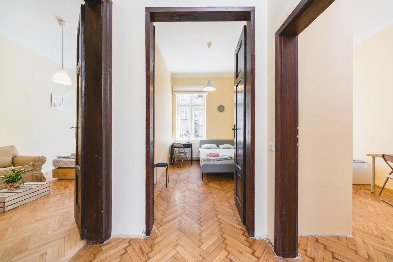 Homely 4 Bedroom Apartment - Old Town - By Upstairs Krakow Exterior photo