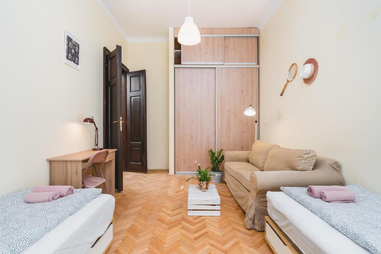 Homely 4 Bedroom Apartment - Old Town - By Upstairs Krakow Exterior photo
